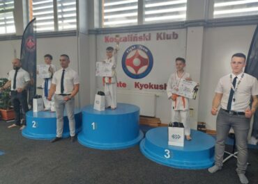 dziewiec medali karatekow w wojewodzkiej olimpiadzie mlodziezy 1