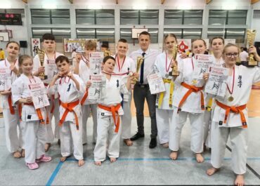 III miejsce drużynowo karateków z Sianowa 6