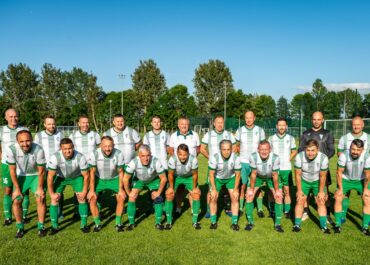 Oldboje Stowarzyszenia Victoria Sianów przed meczem z KS Perła Gmina Dygowo