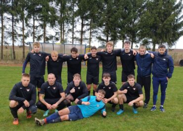 Piłkarze Victorii II KS SKIBNO po meczu z Wichrem Mierzym w Skibnie