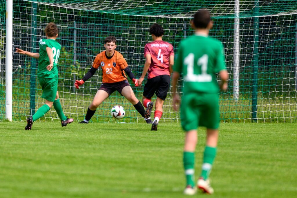 Victorii Sianów z meczu ze Spartą Gryfice w Sianowie 13