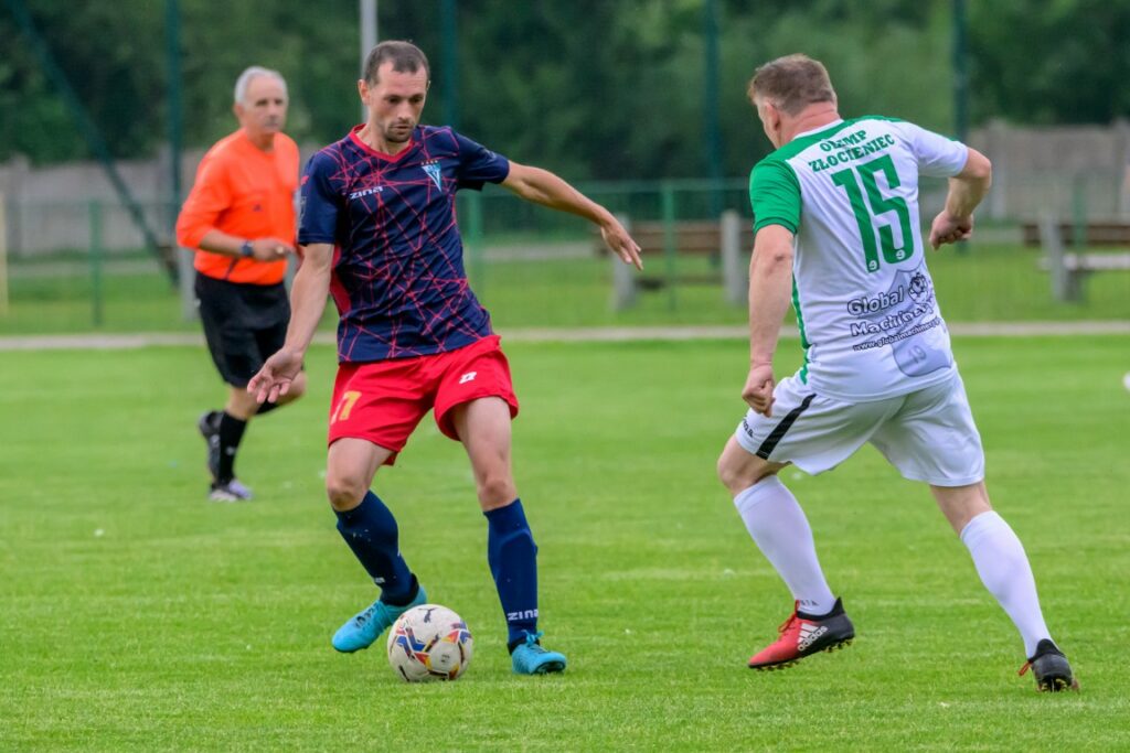 mecz oldbojów Stowarzyszenia Victoria Sianów z Olimpem Złocieniec 10