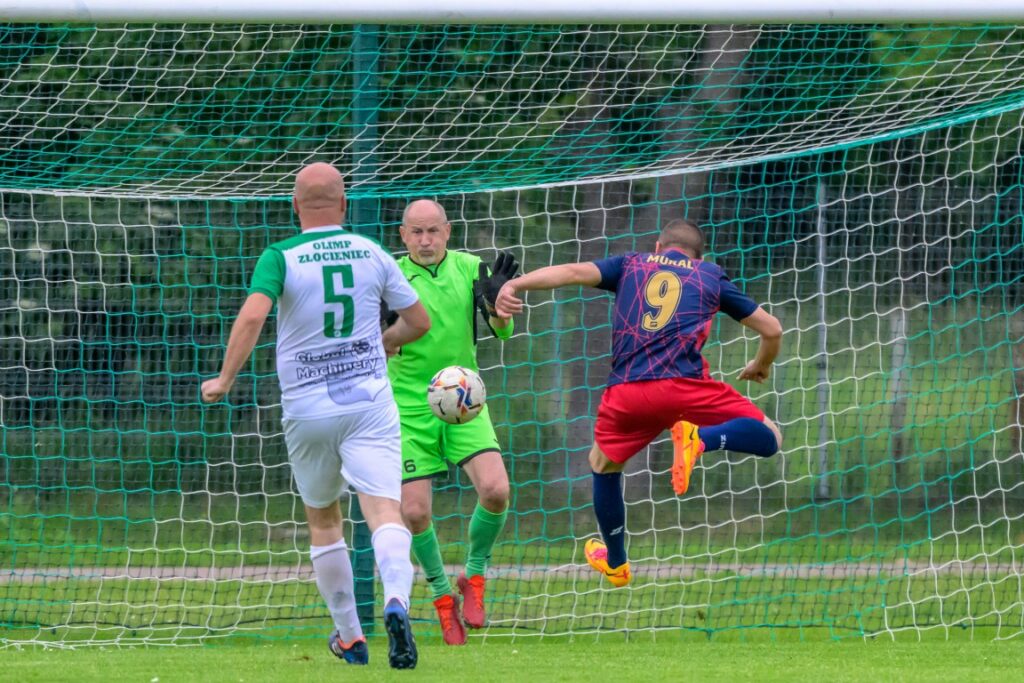 mecz oldbojów Stowarzyszenia Victoria Sianów z Olimpem Złocieniec 15