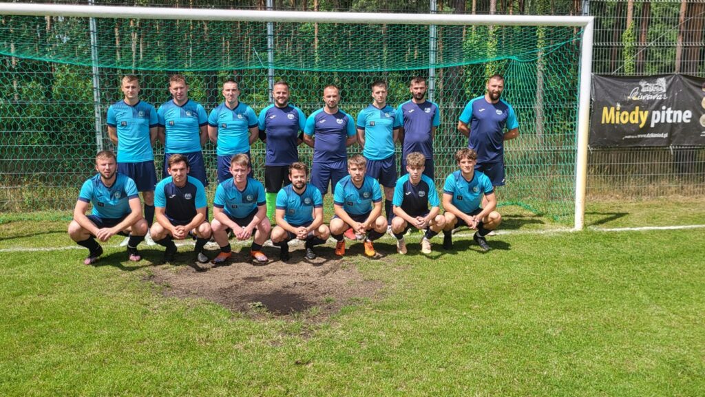 mecz oldbojów Stowarzyszenia Victoria Sianów z Olimpem Złocieniec 16
