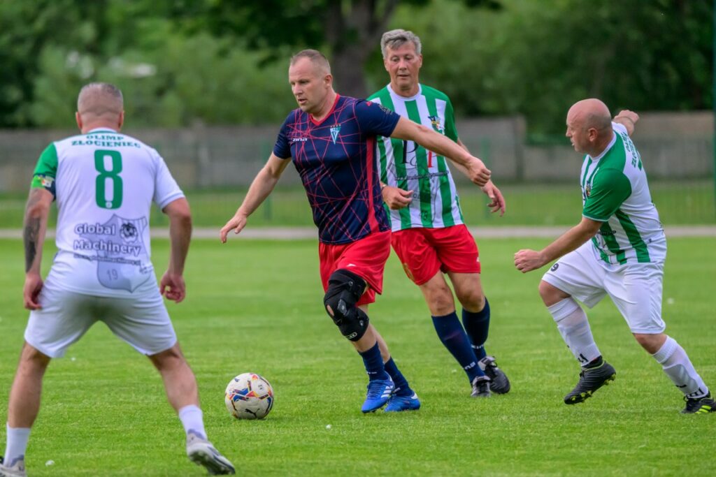 mecz oldbojów Stowarzyszenia Victoria Sianów z Olimpem Złocieniec 6