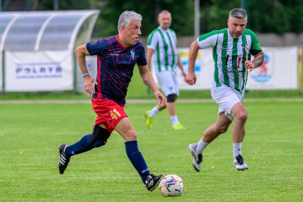 mecz oldbojów Stowarzyszenia Victoria Sianów z Olimpem Złocieniec 7
