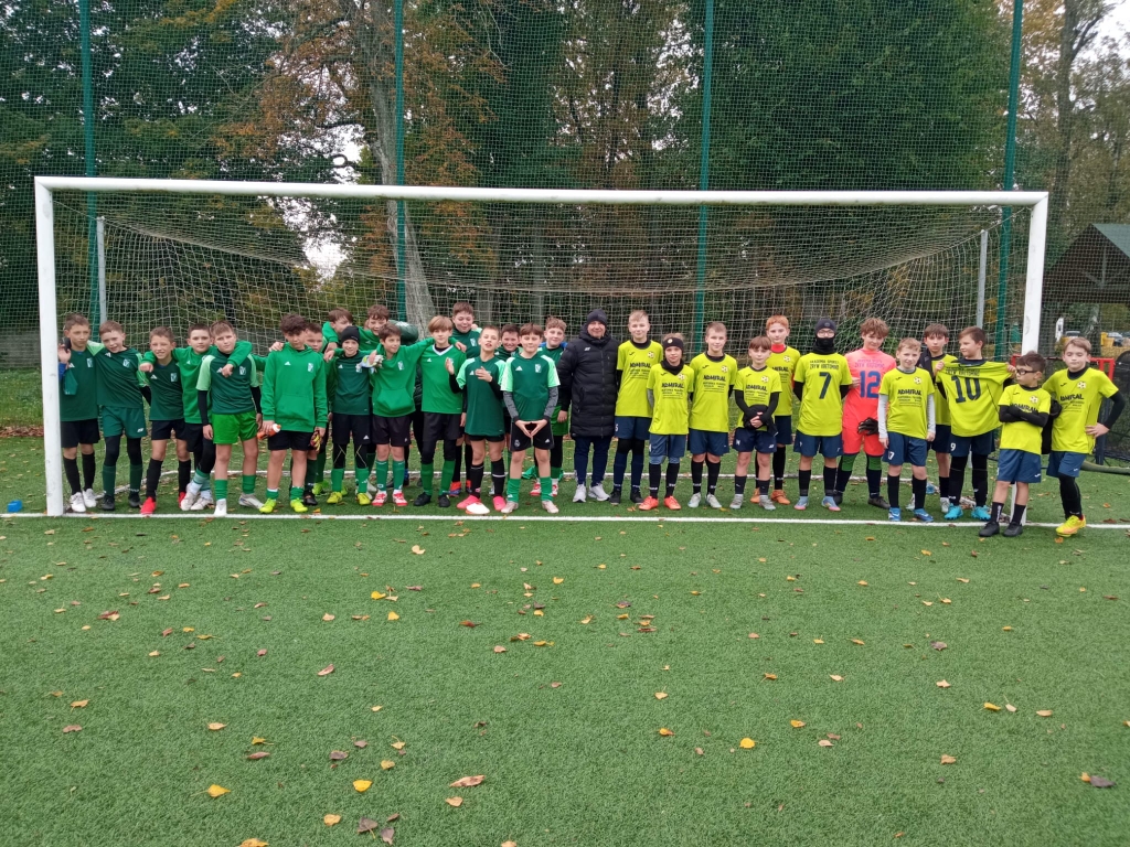 Młodzicy Victorii przed meczem ze Zrywem Kretomino w Sianowie (w Lidze Bałtyckiej)