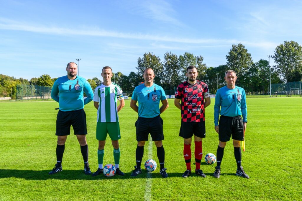 Seniorzy Victorii Sianów z Gryfem Polanów 13