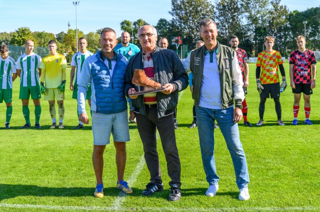 Seniorzy Victorii Sianów z Gryfem Polanów 14