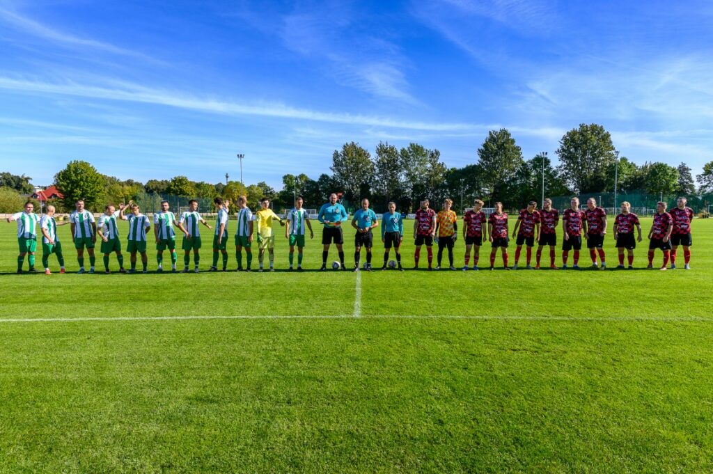 Seniorzy Victorii Sianów z Gryfem Polanów 15