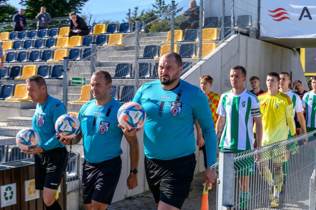 Seniorzy Victorii Sianów z Gryfem Polanów 16