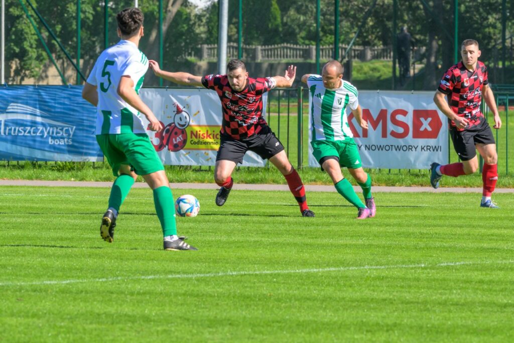 Seniorzy Victorii Sianów z Gryfem Polanów 7