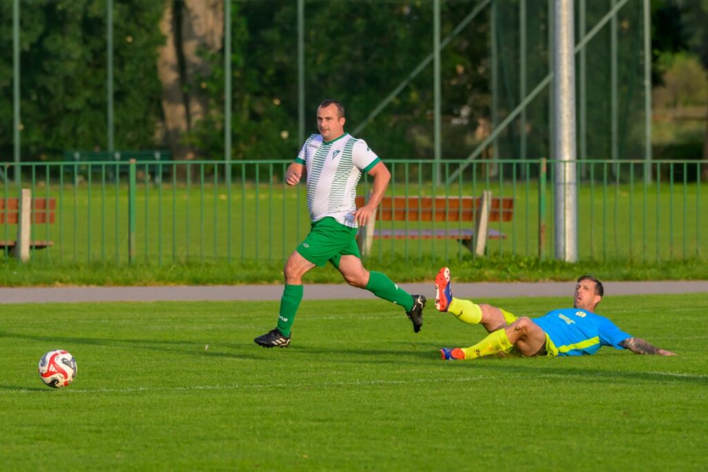 Stowarzyszenia Victoria Sianów ze Zrywem Kretomino 13