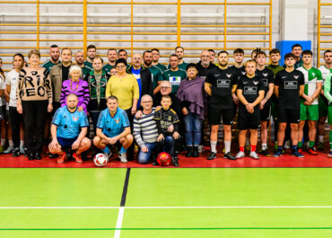 Uczestnicy XIX Halowego Turnieju Piłkarskiego Seniorów im. Feliksa Pietraszkiewicza