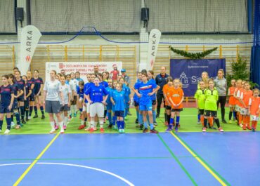 Uczestniczki X Gwiazdkowego Halowego Turnieju Piłki Npżnej Dziewcząt w Sianowie 2025