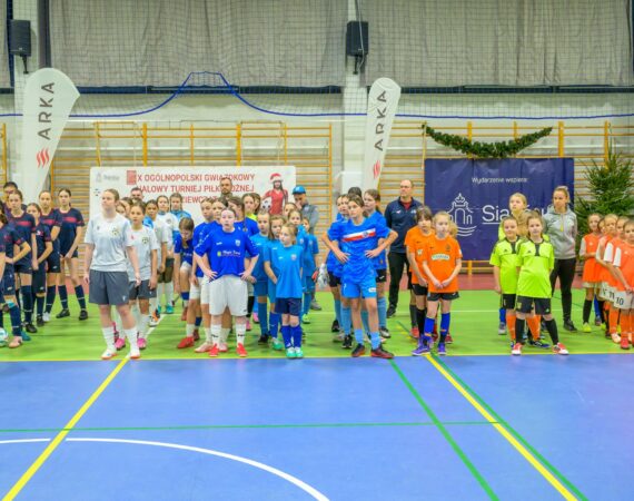 Uczestniczki X Gwiazdkowego Halowego Turnieju Piłki Npżnej Dziewcząt w Sianowie 2025