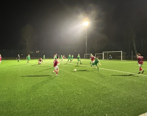 Zdjęcie z meczu juniorów mł. Victorii z Flotą Świnoujście w Sianowie