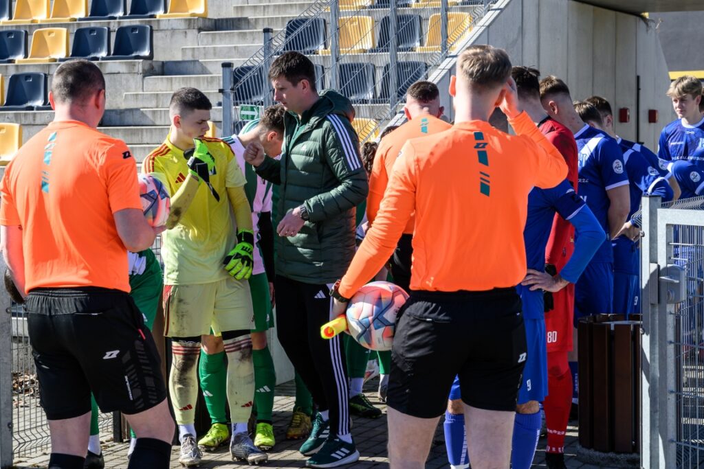 Seniorzy Victorii Sianów z Pomorzaninem Sławoborze 4