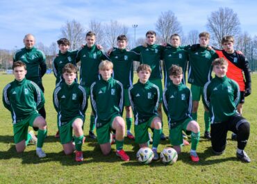 zdjęcie(a) juniorów młodszych Victorii Sianów przed meczem i z meczu z Bałtykiem Koszalin, rozegranym w Sianowie 15