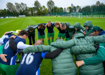 Seniorzy Victorii przed meczem z Passatem Bukowo Morskie w Sianowie