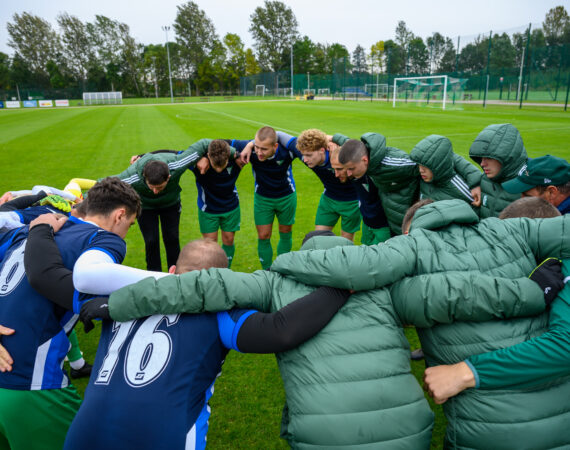 Seniorzy Victorii przed meczem z Passatem Bukowo Morskie w Sianowie