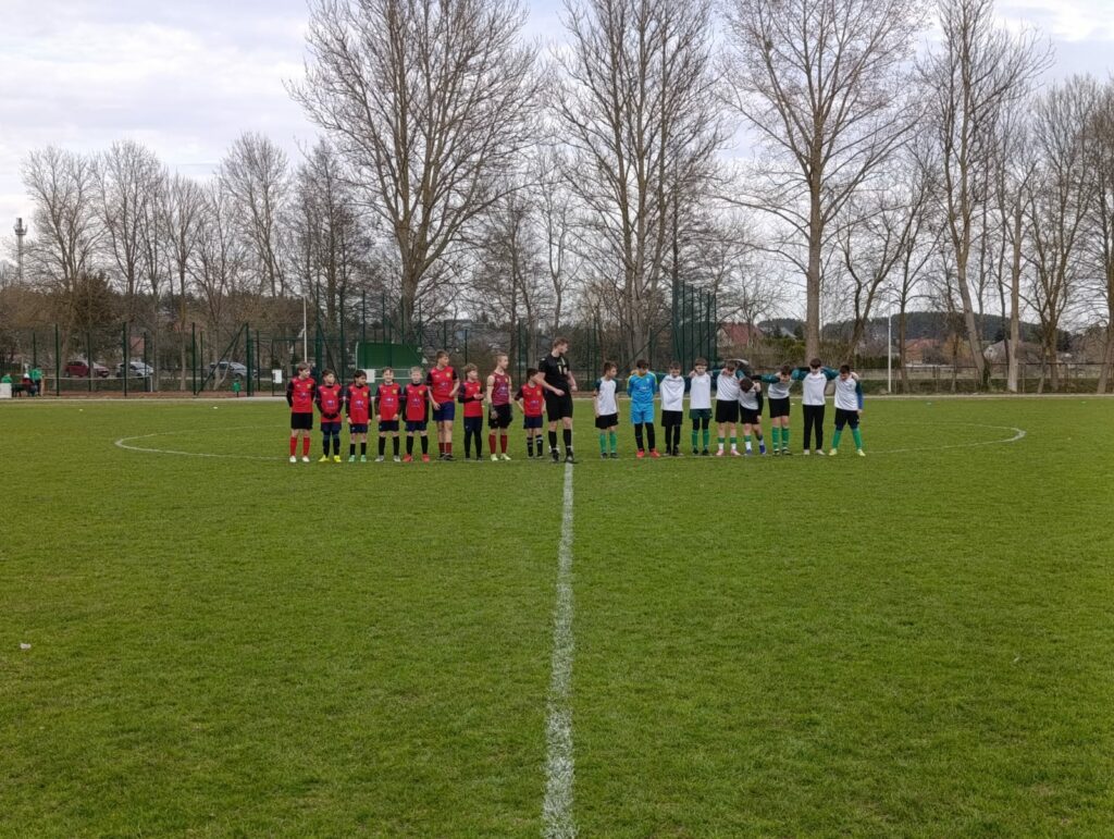 mecz Juniorów Młodszych Victorii Sianów z Czarnymi Szczecin