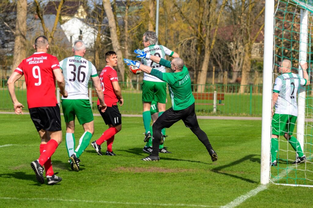 mecz Oldbojów Stowarzyszenia Victoria Sianów z meczu z TKKF Strażak Koszalin 10