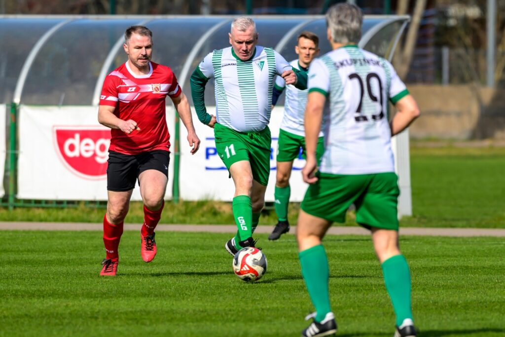 mecz Oldbojów Stowarzyszenia Victoria Sianów z meczu z TKKF Strażak Koszalin 12