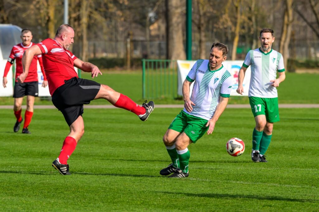 mecz Oldbojów Stowarzyszenia Victoria Sianów z meczu z TKKF Strażak Koszalin 2