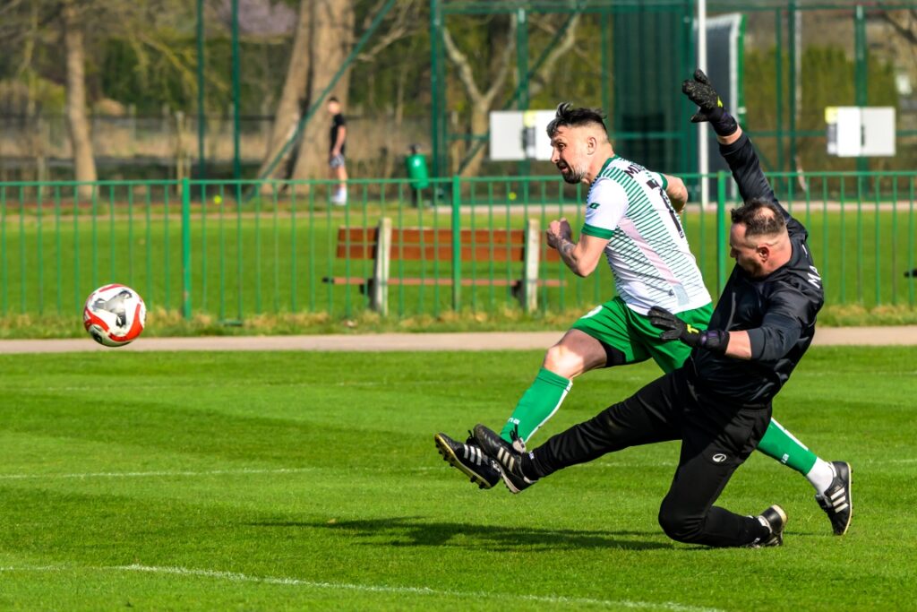 mecz Oldbojów Stowarzyszenia Victoria Sianów z meczu z TKKF Strażak Koszalin 3