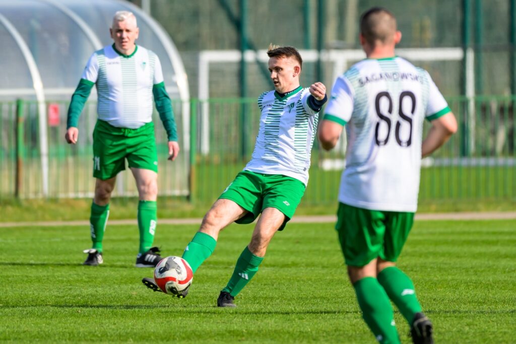 mecz Oldbojów Stowarzyszenia Victoria Sianów z meczu z TKKF Strażak Koszalin 5