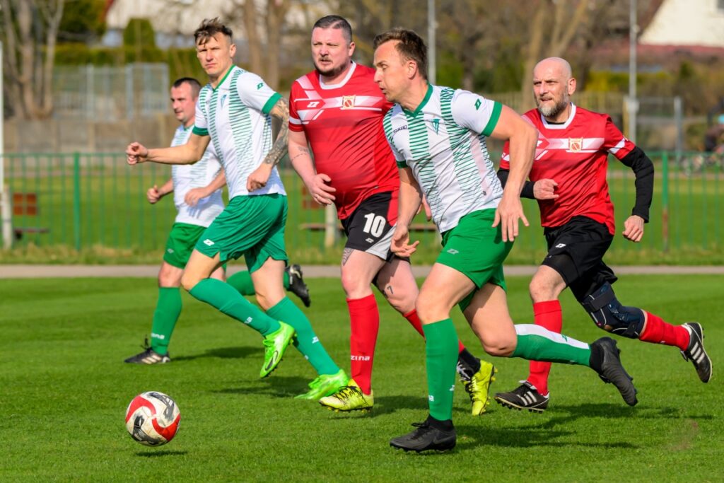 mecz Oldbojów Stowarzyszenia Victoria Sianów z meczu z TKKF Strażak Koszalin 7