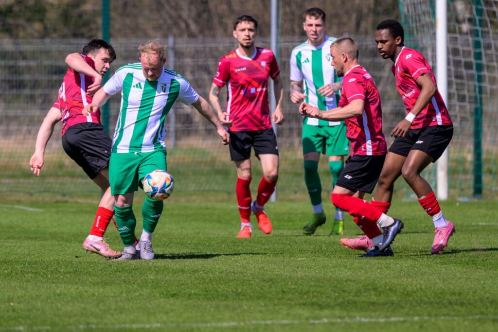 mecz seniorów Victorii z Iskrą Białogard 11