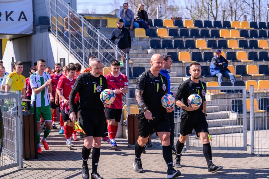 mecz seniorów Victorii z Iskrą Białogard 7