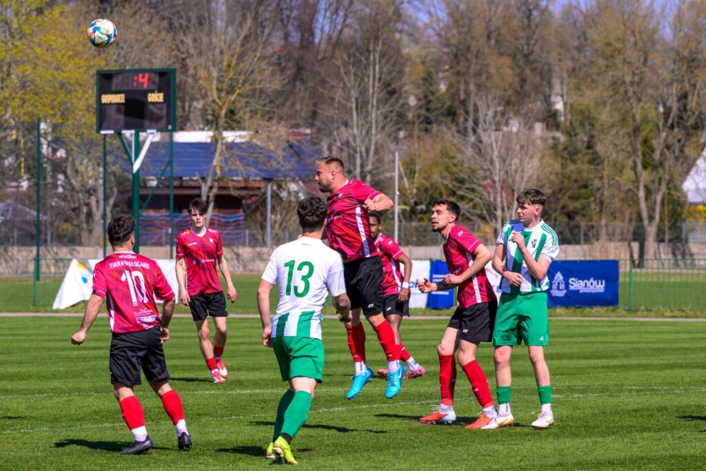 mecz seniorów Victorii z Iskrą Białogard 9