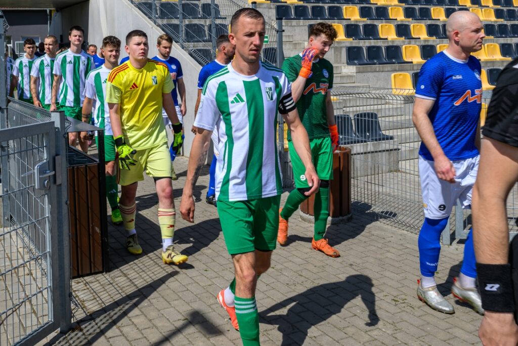 Senioerzy Victorii Sianów z Pogonią Połczyn Zdrój 13