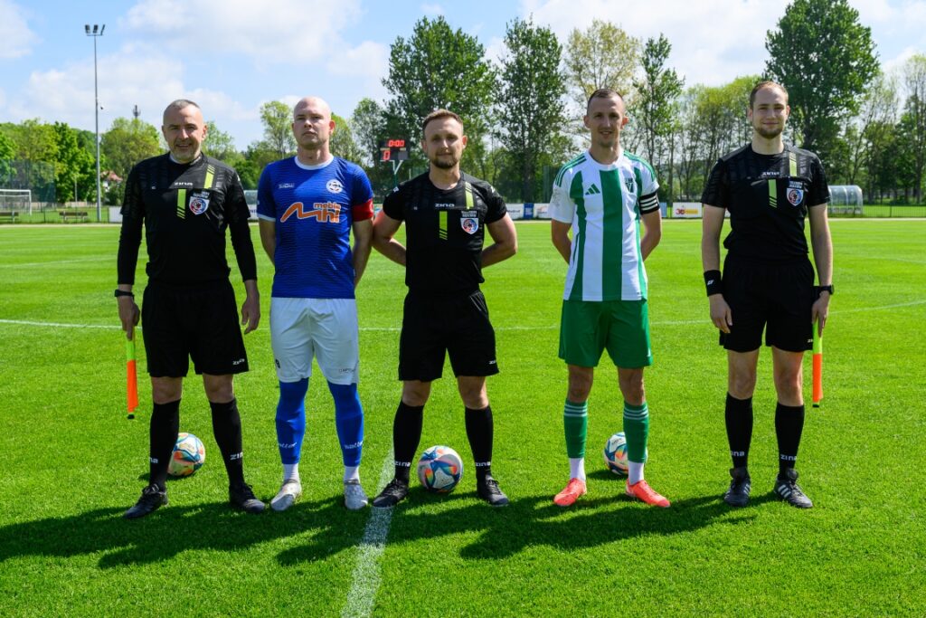 Senioerzy Victorii Sianów z Pogonią Połczyn Zdrój 15