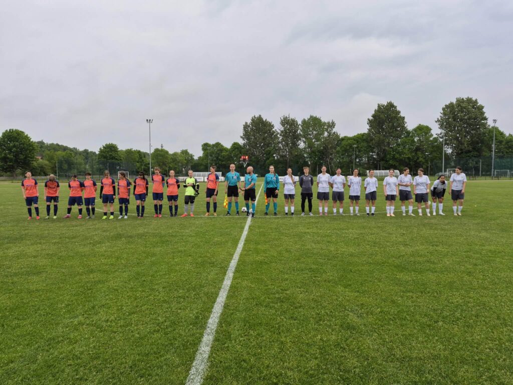 UKS Victoria SP 2 Sianów z UKS Energetyk Junior Gryfino w Sianowie 3
