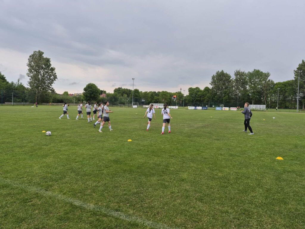 UKS Victoria SP 2 Sianów z UKS Energetyk Junior Gryfino w Sianowie 7