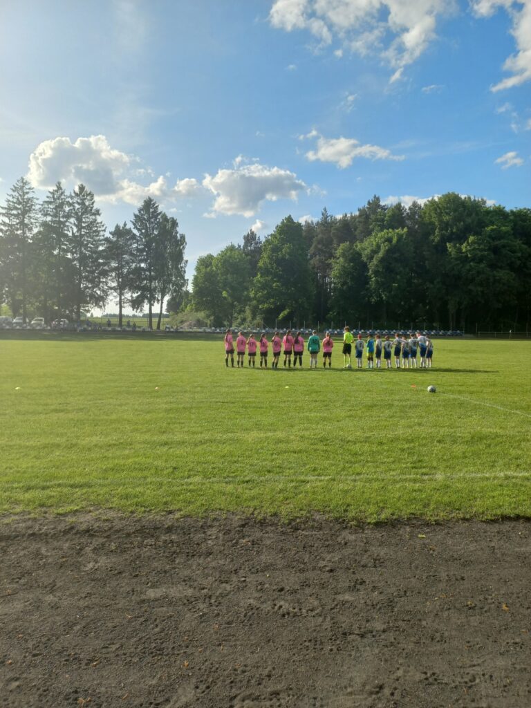 UKS Victoria SP 2 Sianów z chłopcami Głazu Tychowo w Tychowie 2