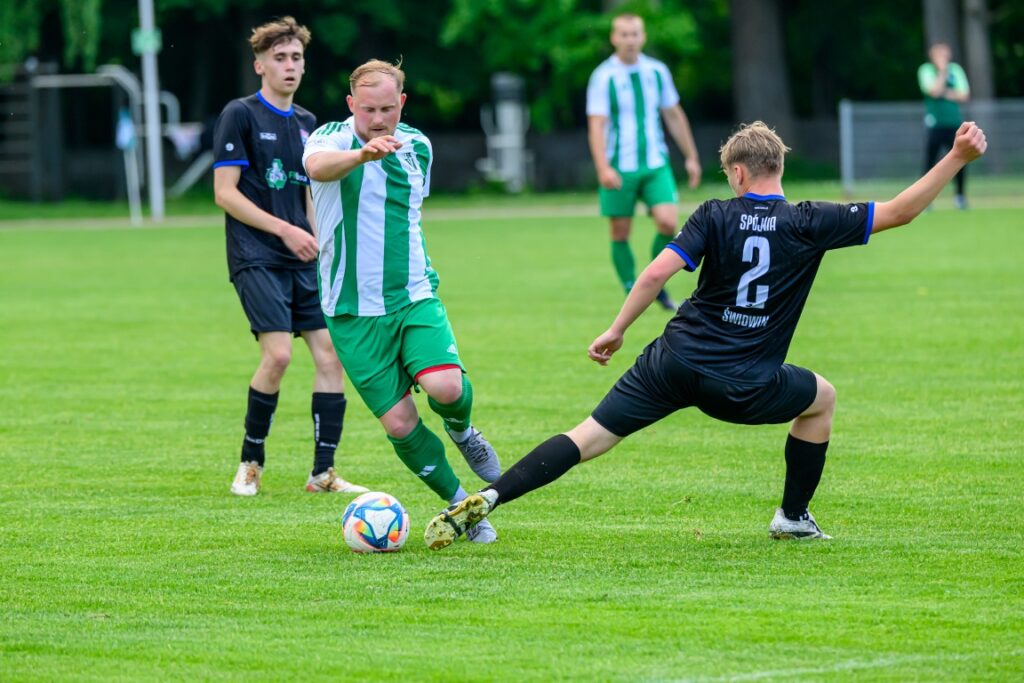 mecz seniorów ze Spójnią Świdwin 9