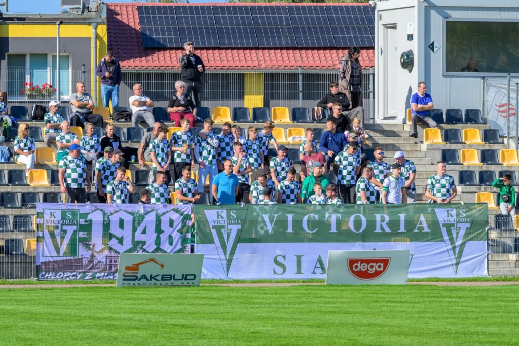 Victorii Sianów z Pogonią Połczyn Zdrój 1