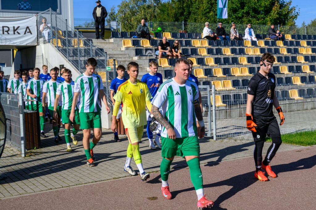 Victorii Sianów z Pogonią Połczyn Zdrój 11