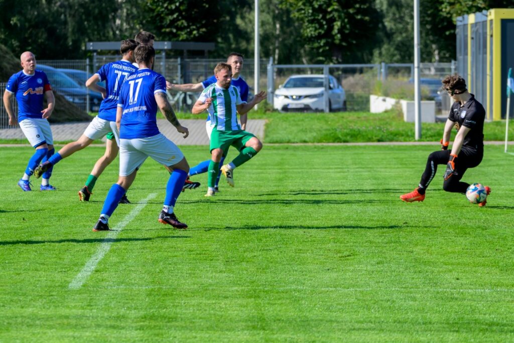 Victorii Sianów z Pogonią Połczyn Zdrój 14