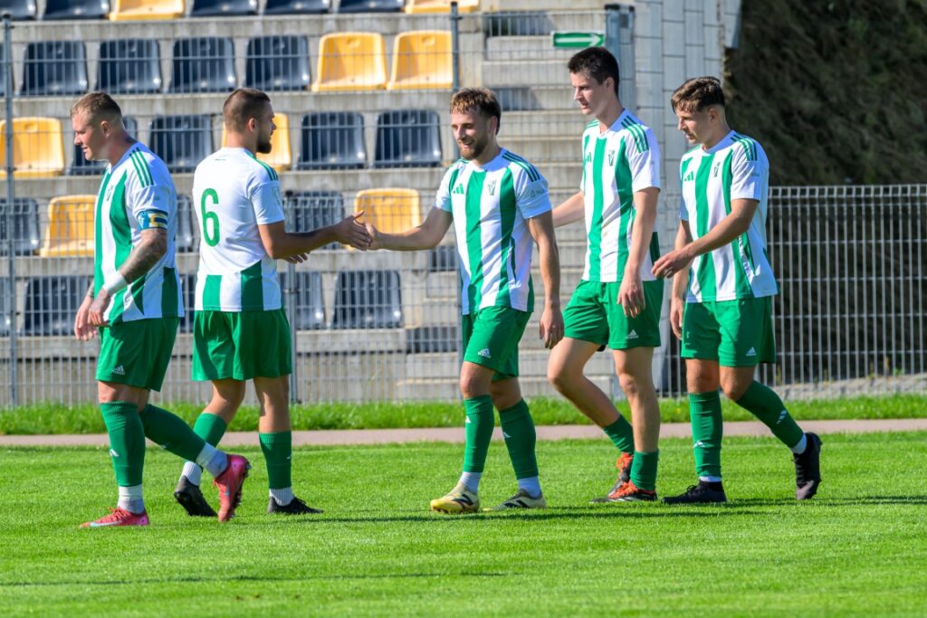 Victorii Sianów z Pogonią Połczyn Zdrój 6