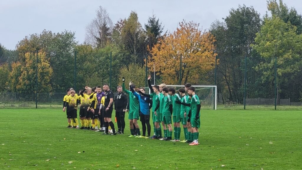 Mecz juniorów Młodszych Victorii z Jeziorakiem Szczecin w Sianowie 2
