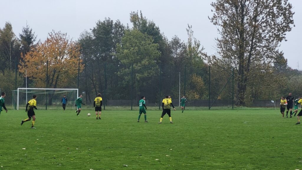 Mecz juniorów Młodszych Victorii z Jeziorakiem Szczecin w Sianowie 3