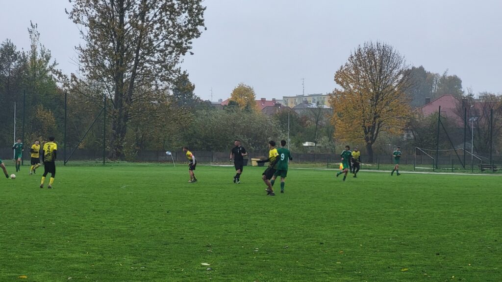 Mecz juniorów Młodszych Victorii z Jeziorakiem Szczecin w Sianowie 4