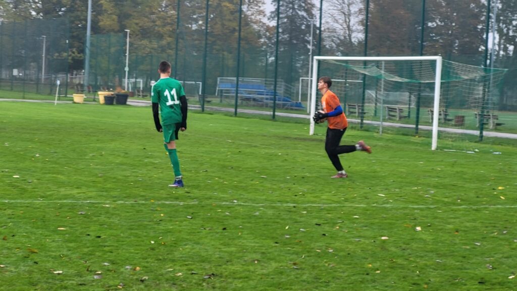 Mecz juniorów Młodszych Victorii z Jeziorakiem Szczecin w Sianowie 6