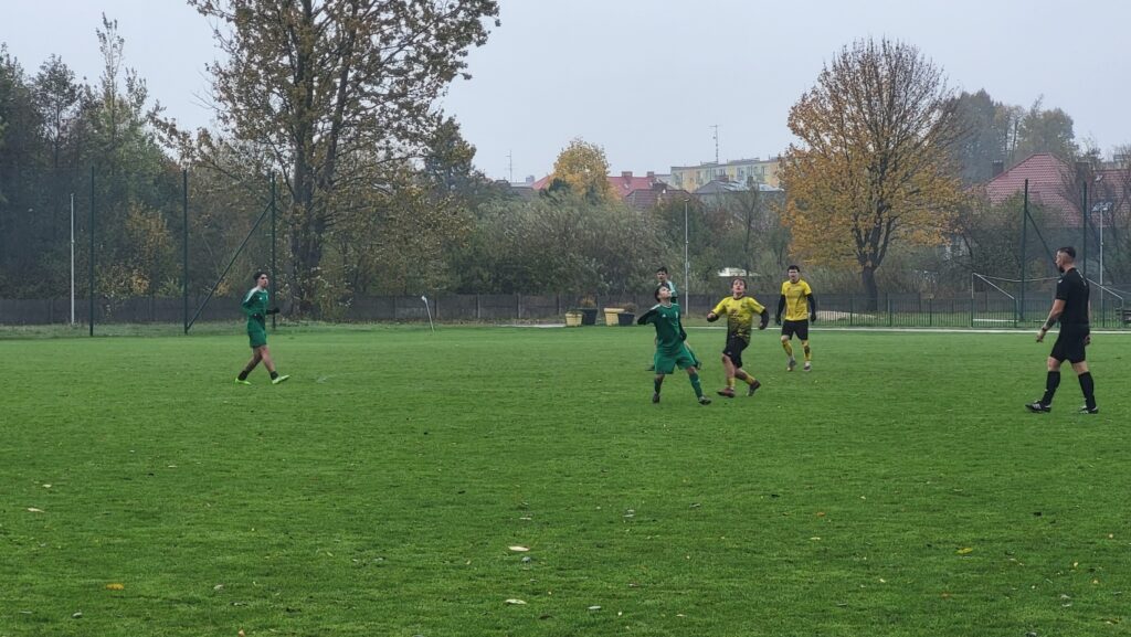 Mecz juniorów Młodszych Victorii z Jeziorakiem Szczecin w Sianowie 8